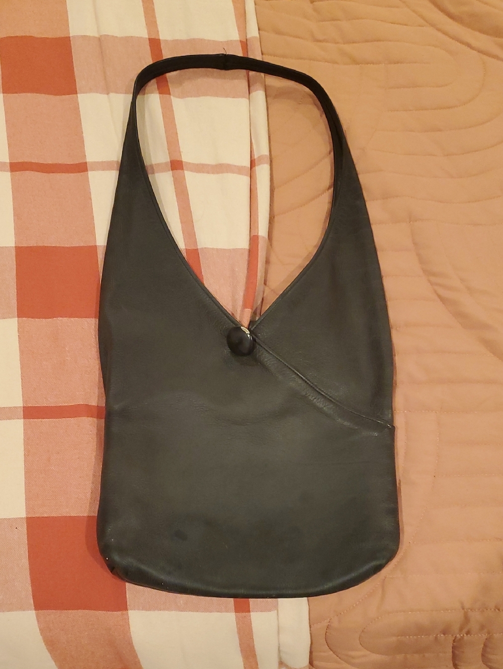 Sleek Black Leather Shoulder Bag